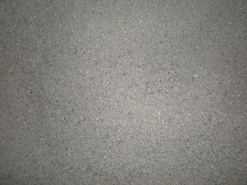 Gray mineral granules typical of sodium bentonite litter